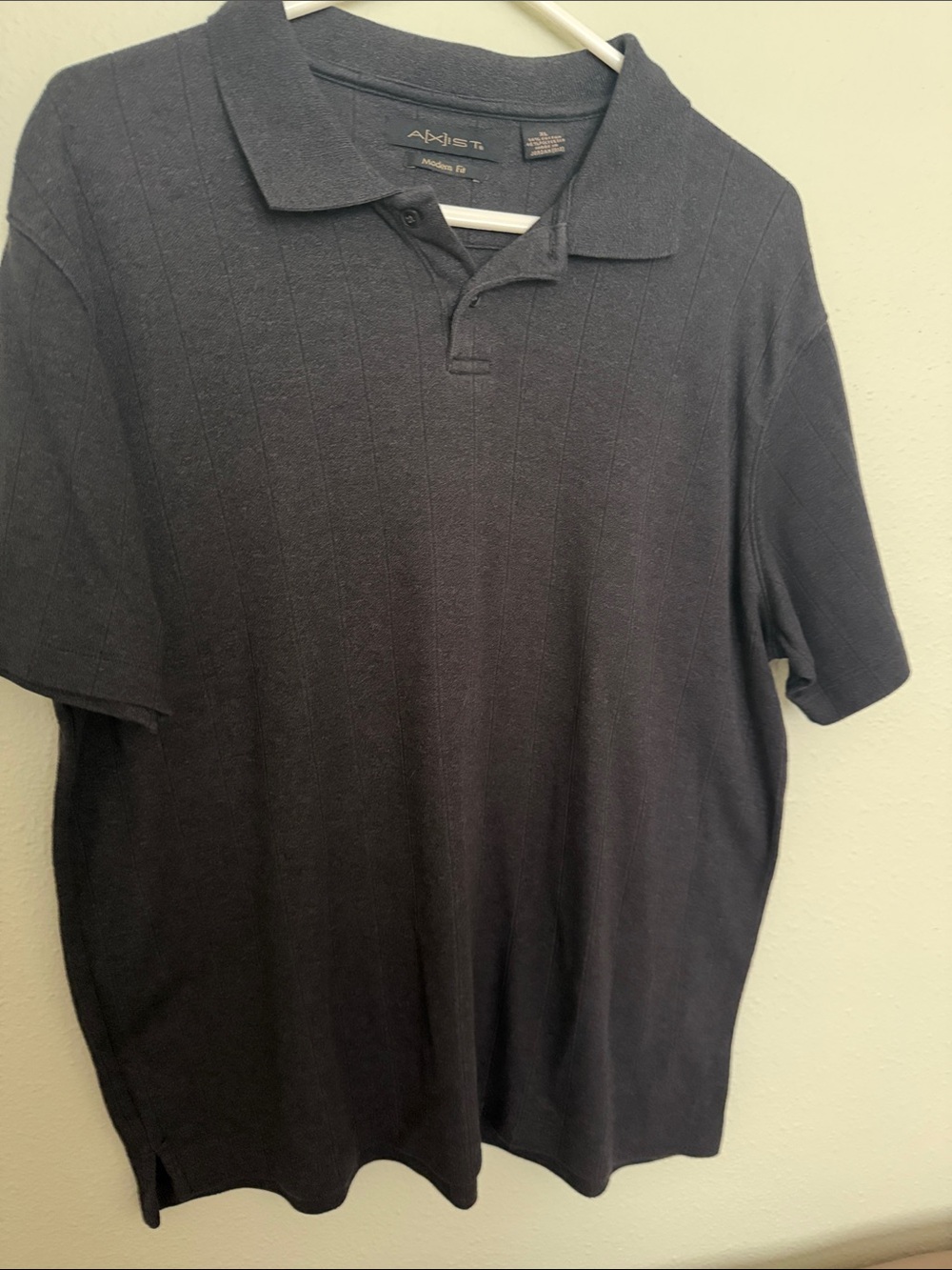 Axist Men's Black Short-Sleeve Polo with Subtle Texture